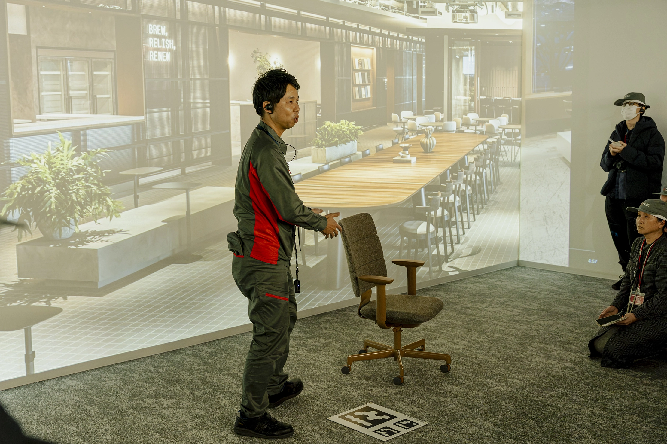 VRを使い遠隔でもスムーズなコミュニケーションを図れるスタジオ。