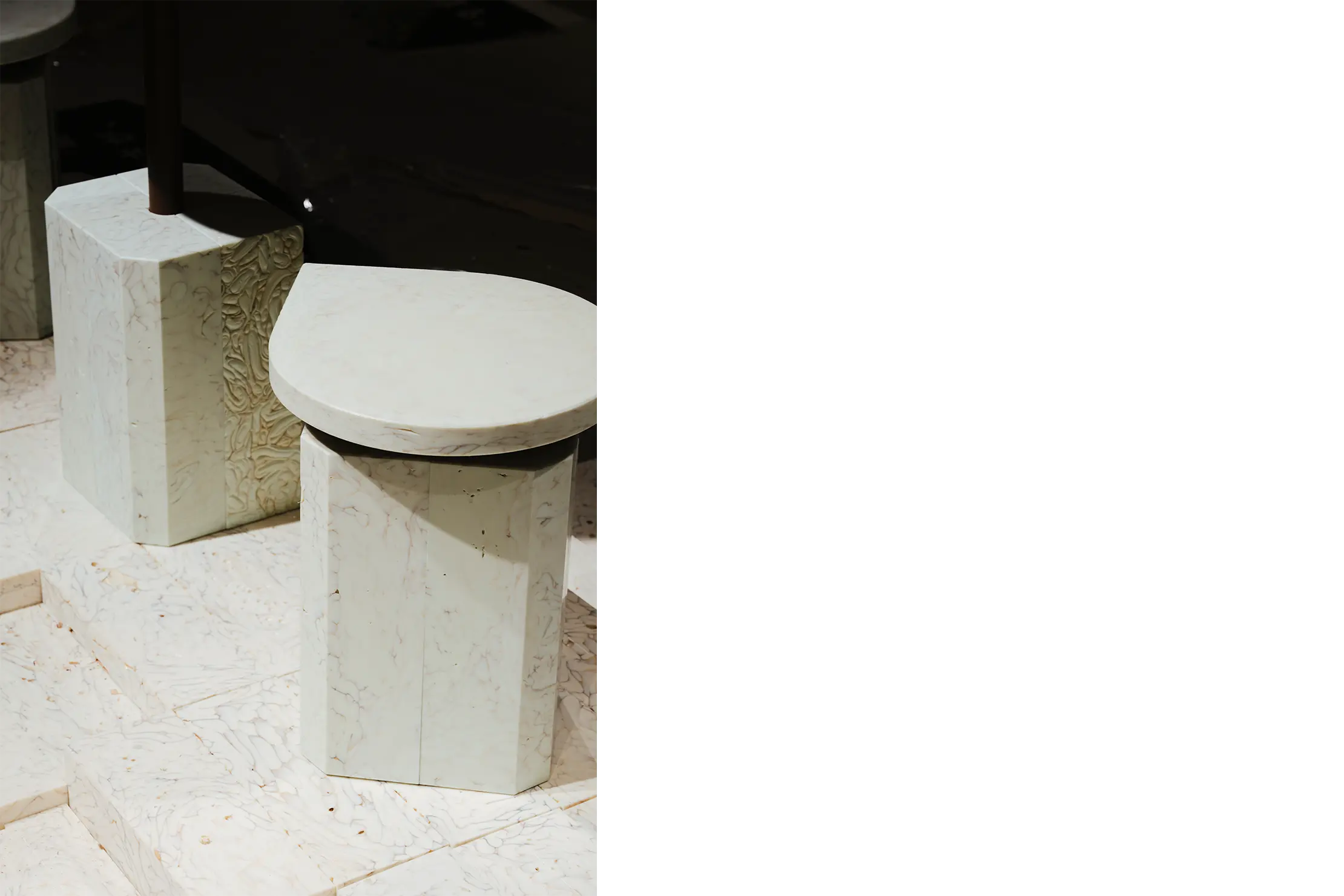 水素タンクの製造工程で発生する樹脂の「捨て打ち」を活用したスツール。