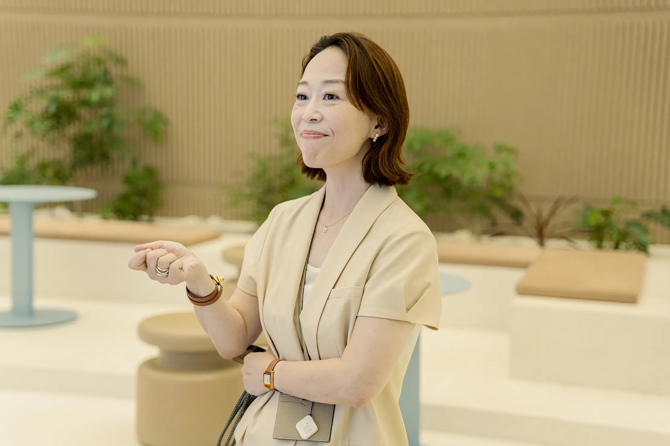 香山幸子。1999年に入社し、2012年のイノベーションセンター構築、2018年の本社オフィス「XORK」など、自社オフィスプロジェクトのデザインを担当してきました。