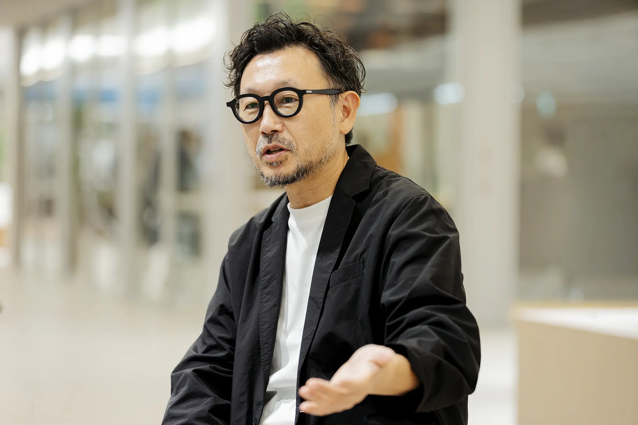 田幸宏崇。2003年ソニー株式会社へ入社、2019年よりデザインセンターヨーロッパを率いるクリエイティブディレクタ―兼同センター長に就任。2025年よりイトーキ入社、新ブランドNIIを立ち上げるなどクリエイティブディレクターとして活躍。